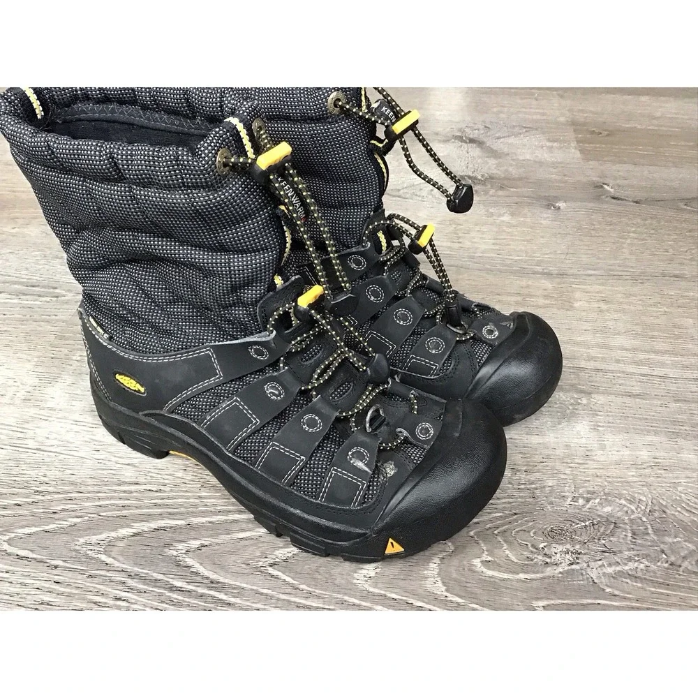 Keen Black Waterproof Boots with Primaloft Youth Boys Size 6 Kids Winter Boots